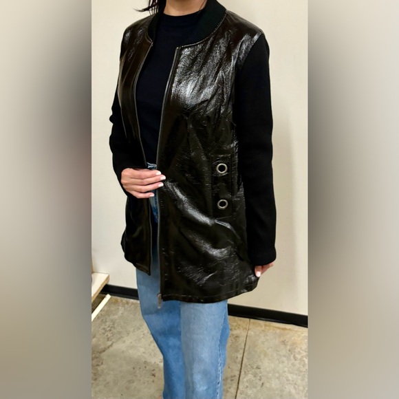 Gallery Couture Jacket - Picture 2 of 16